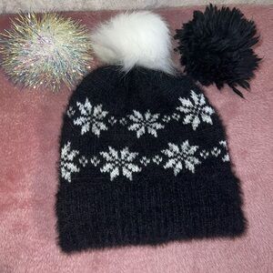 NWOT Beanie hat with 3 change balls
